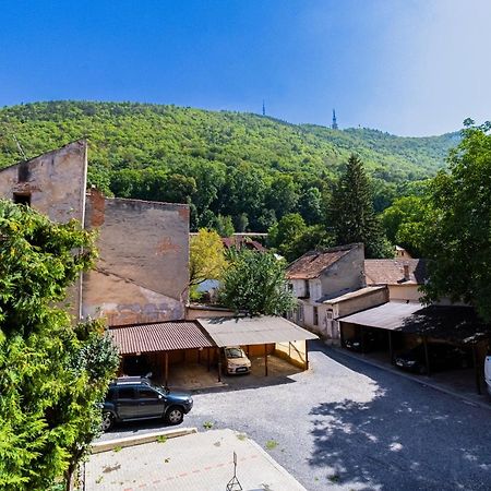 Black Gate - Quiet Studio In The Heart Of Old Town With Free Private Secured Parking Brasov Exterior photo