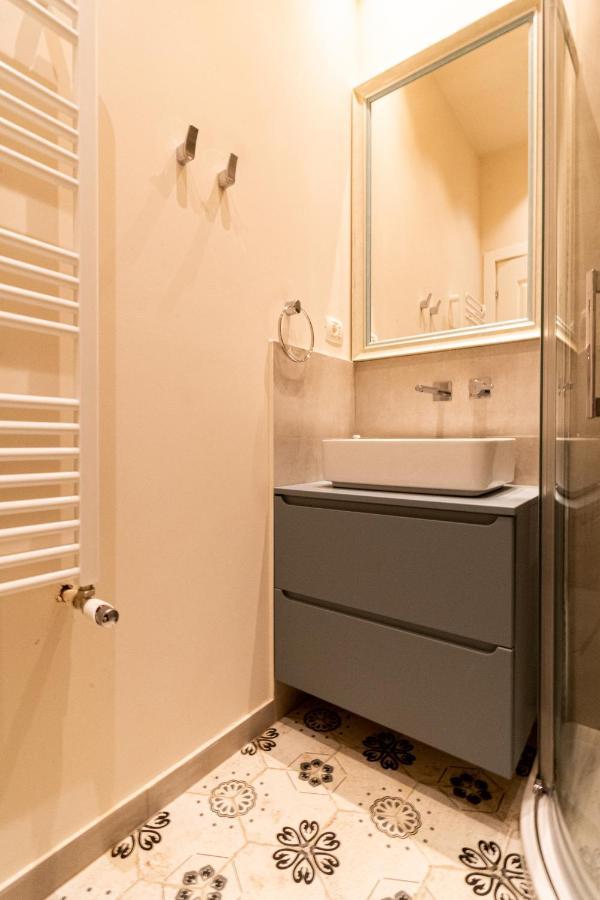 Black Gate - Quiet Studio In The Heart Of Old Town With Free Private Secured Parking Brasov Exterior photo